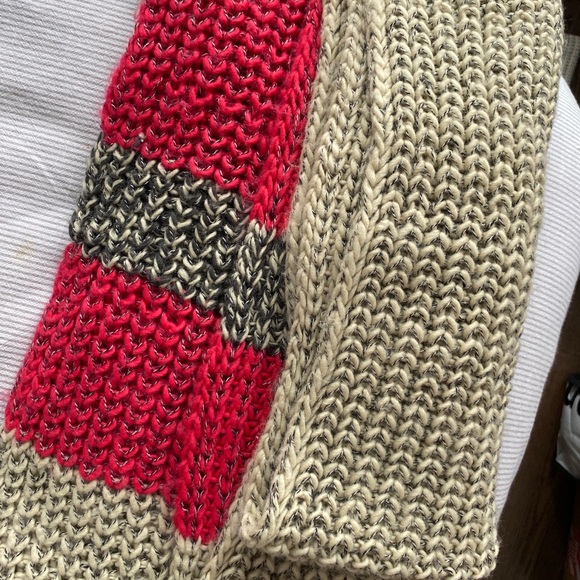 Roots Colour-Block Chunky Knit Infinity Scarf - Picture 3 of 12